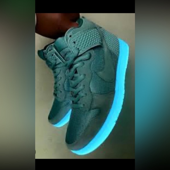 Vintage glow in dark sole Nike dunk high comfort premium